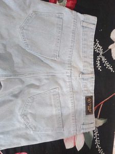 A Demin Knee Cut Pant