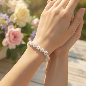 Pinteresty Daisy Chain Bracelet 🤍