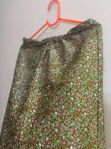 Straight Midi skirt With Slit And Zip