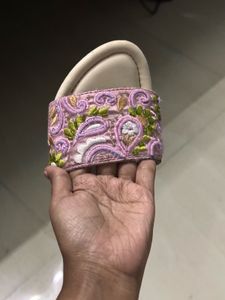 Zudio Embroidery Slipper