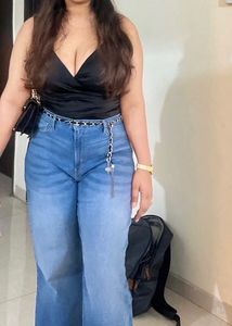 VERO MODABlack Satin Top