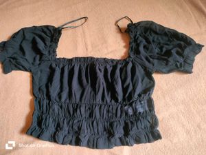 Forever 21 Black off the shoulder Fancy top 🖤🎀