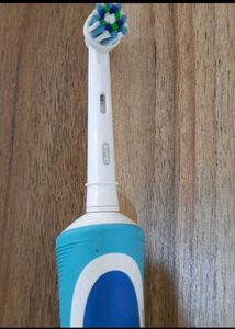 BRAUN  - Oral B Vitality Electric Toothbrush