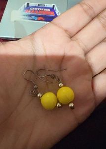 Yellow Pendant Necklace with earrings