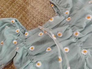 Daisy top