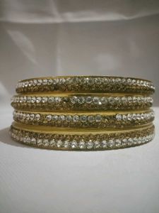 SUKRITI Lac Cubic Zirconia Bangle Set