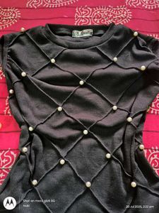 black stretchable tank top pearl decor fitted