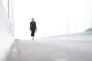 Chic Black Midi Bodycon Dress