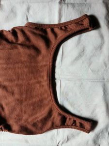 SSS brown square neck ruched knotted crop top 🦋