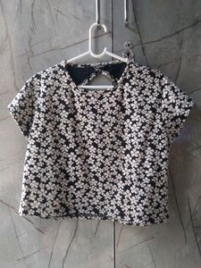 NUON back cut crop top