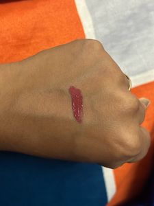 HUDA BEAUTY Liquid Matte Lipstick (Smoky Rose)