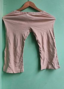 Girl&#39;s Capri Leggings lenght/23 hip/28