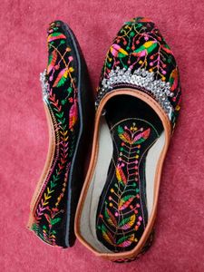 Embroidered Ethnic Juttis (AR)
