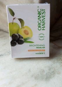 ORGANIC HARVEST Brightening Facial Kit || Kakadu Plum &amp; Acai Berry || Enriched With Vitamin C