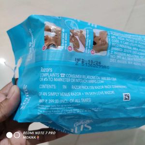 Gillette Venus Razors (4) and one free