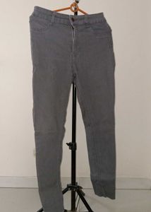 Gray High-Waisted Skinny Jeans