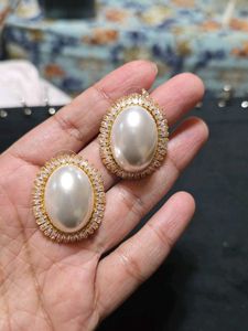 Oval Shape Pearl Swarovski Studs