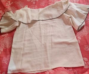 off shoulder top ,an classy and elegant piece