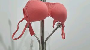 Lightly Paded Peach Coloured Bra(32 Bust)