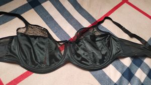 UK 40D 2 Bra Black And White