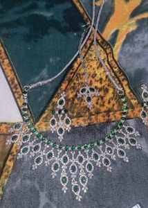 Elegant Green ad stone jewellery set