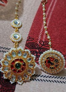 Gorgeous Kundan Maang Tikka Set