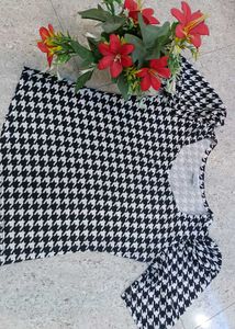 🖤 Black &amp; White Houndstooth Puff-Sleeve Top