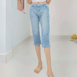 Adjustable Capri Jeans With Pink Details