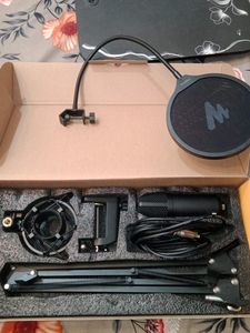 Moano Podcasting Mic 🎙️ Kit