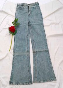 Light Wash Flare Jeans 👖