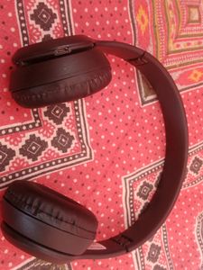 It&#39;s a P47 Wireless Headphones 🎧. You Can Adjust The Headphones According To Your Size.Charging Cable is Not Included In The Box.