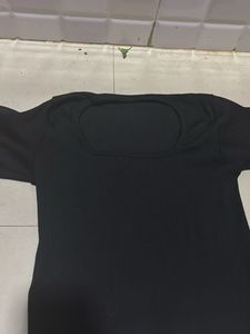 Black Square Neck Full Hands Crop Top