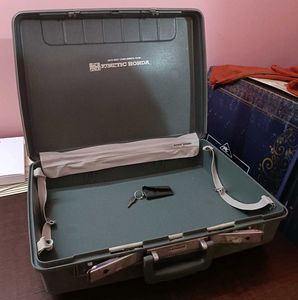 Suitcase-hardcover-strong Sturdy Lock Suitcase