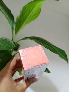 SEALED BOX OF FACEWASH