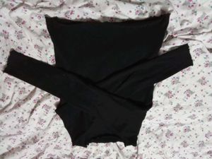 Plain Black Top🖤