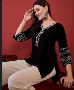 Women thread detailing kurti