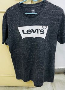 Levi’s Gray Medium T Shirt T11