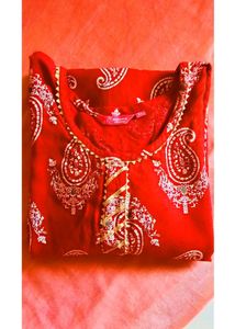 ✌🏼4 pieces ✌🏼Red Paisley Kurta 👗