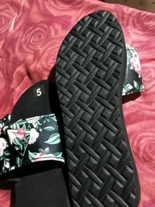 Floral Bow Flip Flops - Size 5