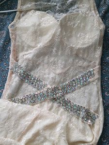 ethereal lace moment 🤍 🌬️🦢