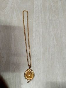 Gold Tone Pendant Necklace