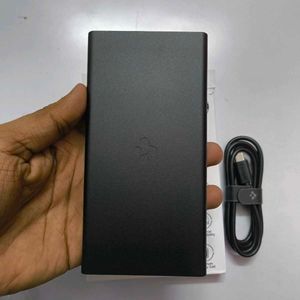 Spigen ArcPack 10,000mAh Power Bank