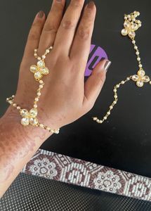 Pearl &amp; Crystal Hand Chain