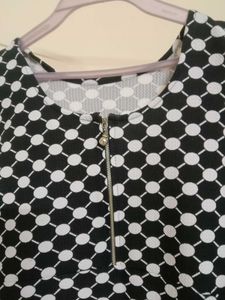Sleeveless Black &amp; White Top