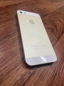 iPhone 5s 16gb Gold In Good Condition With Cover