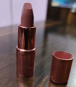 Charlotte Tillbury K.I.S.S.I.N.G Lipstick..