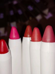 Myglamm Moisturising Matte Lip Crayons