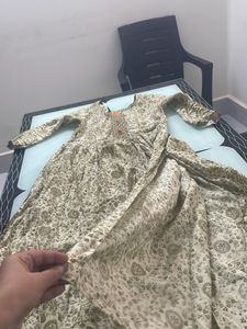 Cream Side Cut Kurta Suit