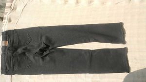 black straight fit stretchable jean 28 inch waist