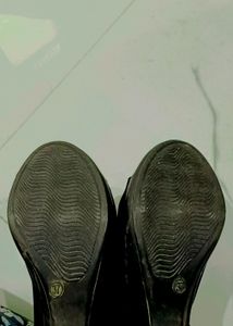 A Beautiful Heels To Wear Everywhere I am selling